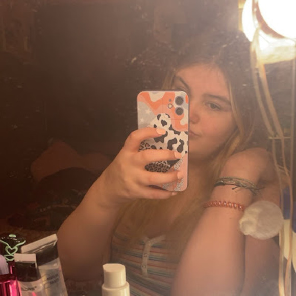 Meet your Posher, Hailey - Picture 1 of 1